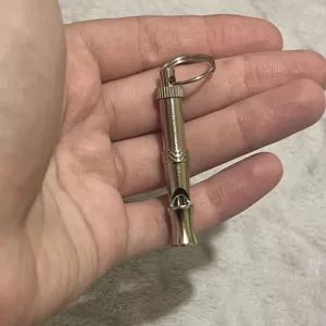 Sifflet de dressage pour chien reçu du client K****n.