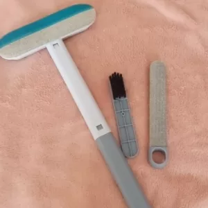 Brosse de nettoyage pour poils de chien reçue de la part du client K***n