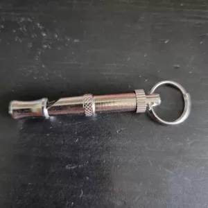 Sifflet de dressage pour chien reçu du client E***a.
