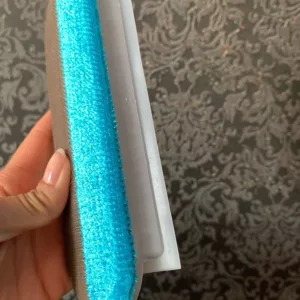 Brosse de nettoyage pour poils de chien reçue de la part du client M**a