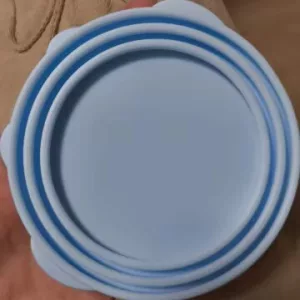 Reçu l'ensemble Couvercle en Silicone pour Boîte de Nourriture pour Chien & Cuillère de la part du client T*****p.